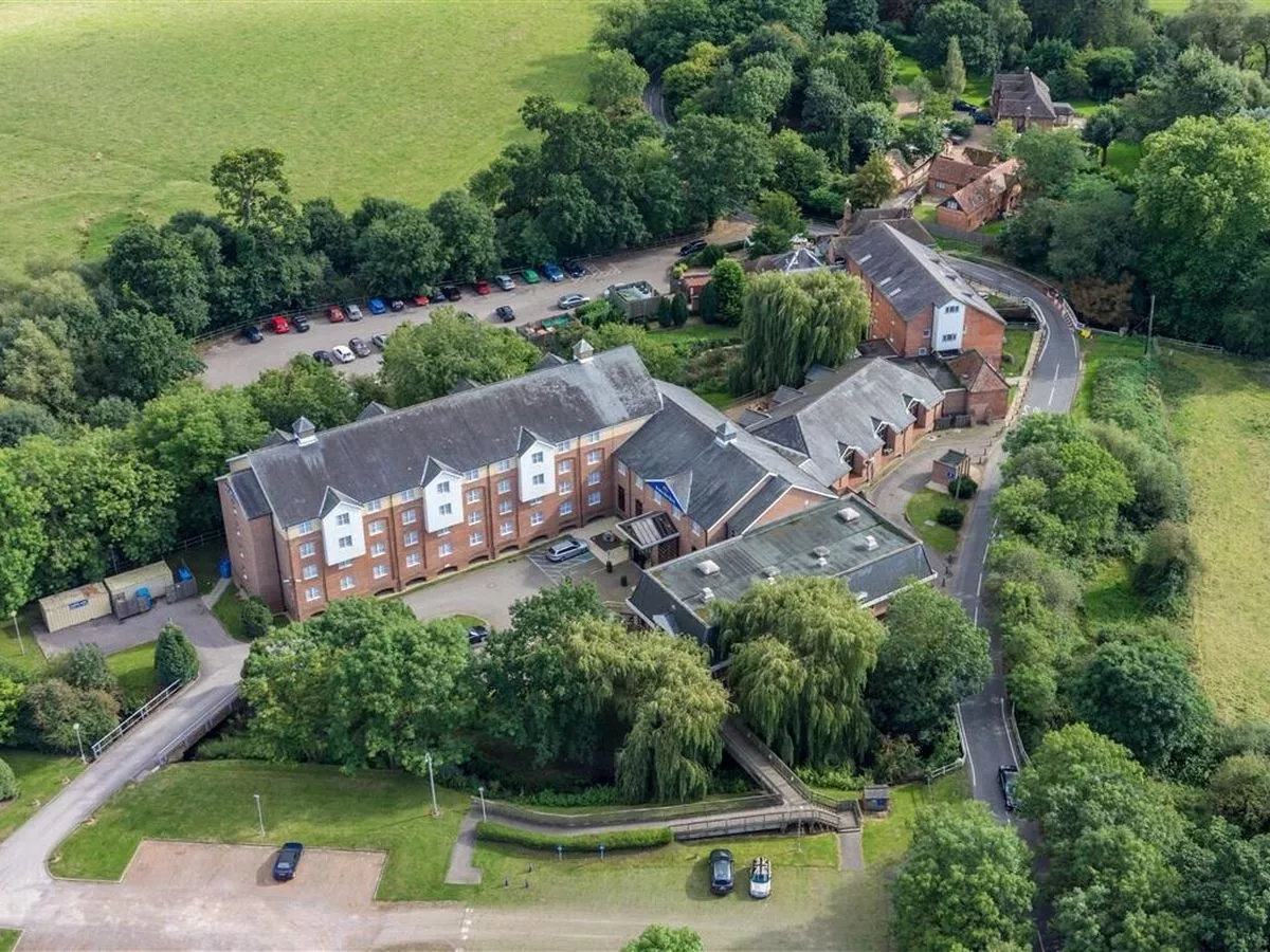 Moat House Reading Hotel wedding venue
